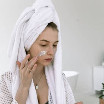 woman doing skin care