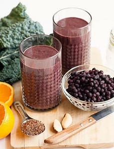 smoothie and frozen berries